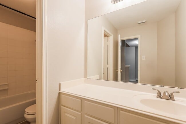 Building Photo - 12214 Landsdown Ridge Way