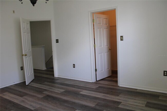 Building Photo - 3429 Parkridge Cir