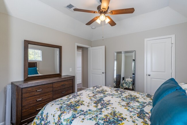 Building Photo - 5208 Petty St