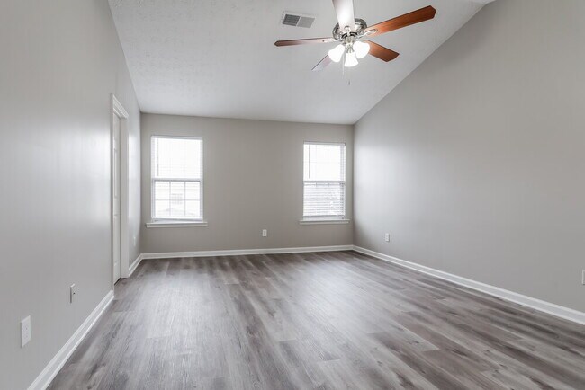 Building Photo - 527 Ives Cir NW