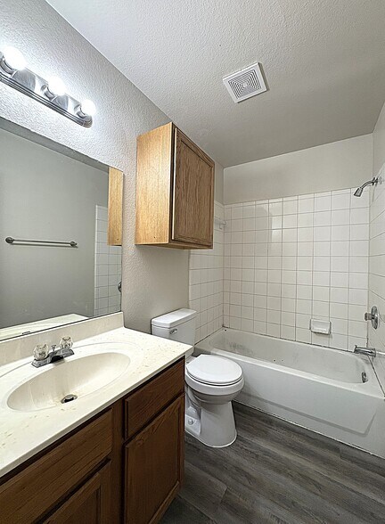 Building Photo - 1611 Inca Dr