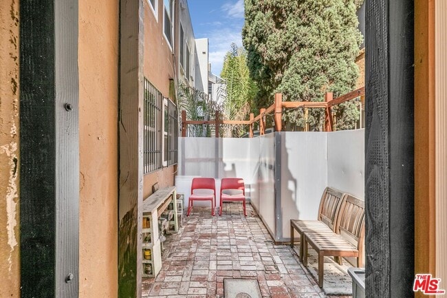 Building Photo - 246 Columbia Pl