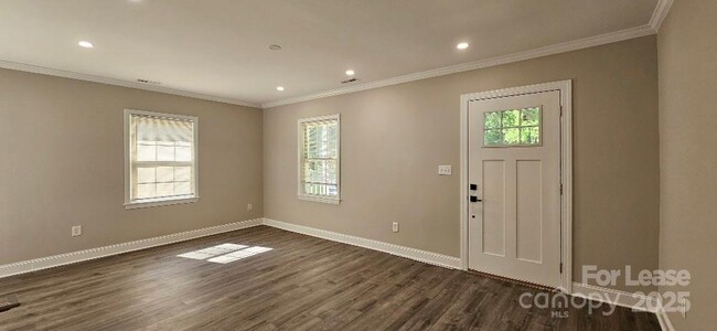 Building Photo - 428 Sylvania Ave