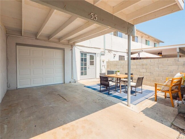 Building Photo - *Coming Soon* - 4 Bedroom Townhome in Tustin