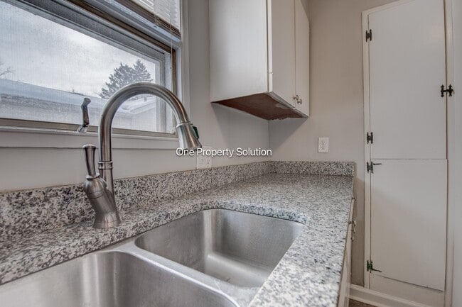 Building Photo - 7005 Broadway