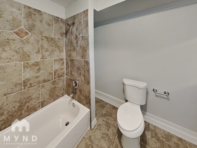 Building Photo - 2033 Allandale Cir E