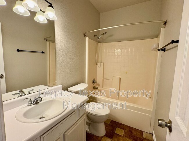 Building Photo - 1136 Alvarado St