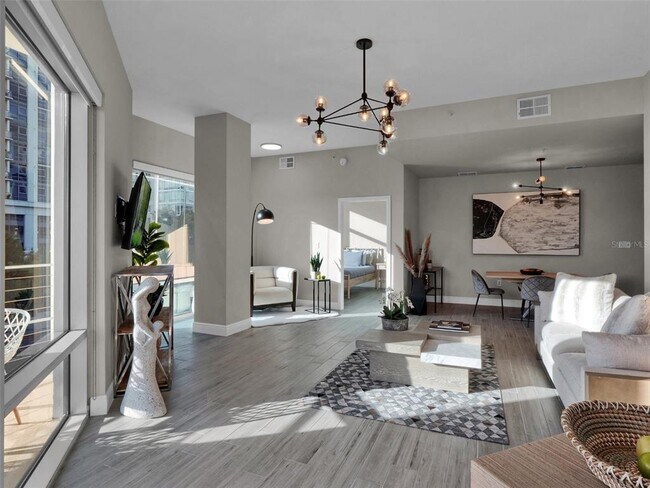 Building Photo - 525 E Jackson St