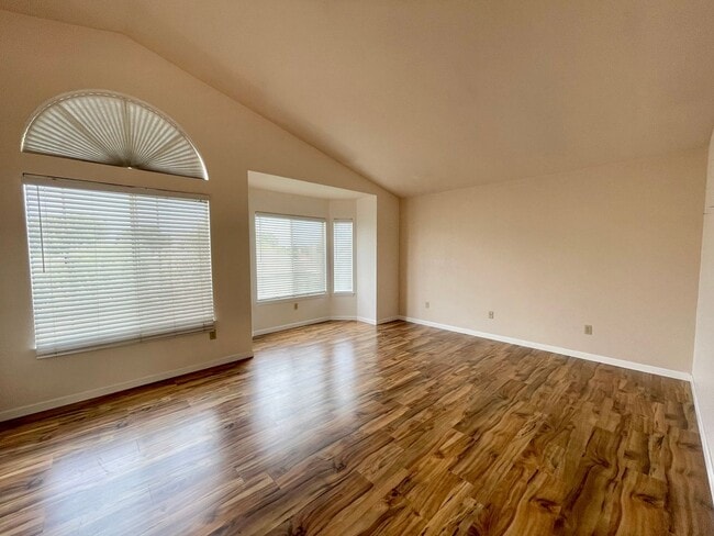 Building Photo - 1951 Devonshire Dr