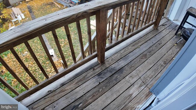 Building Photo - 228 N Locust St