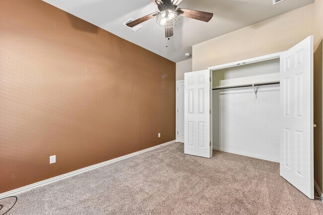 Building Photo - 640 Loma Cedro Bend