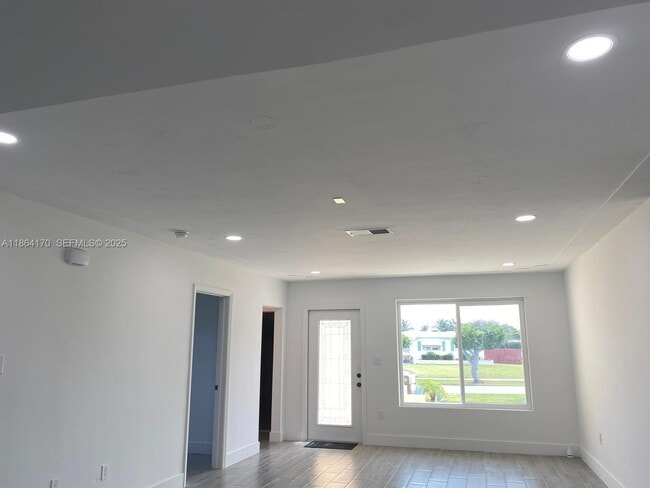 Building Photo - 436 Gull Ct