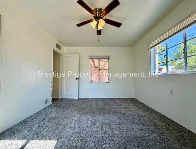Building Photo - Spacious With Vintage Charm- 2/1 Centrally Located and Waiting For You!