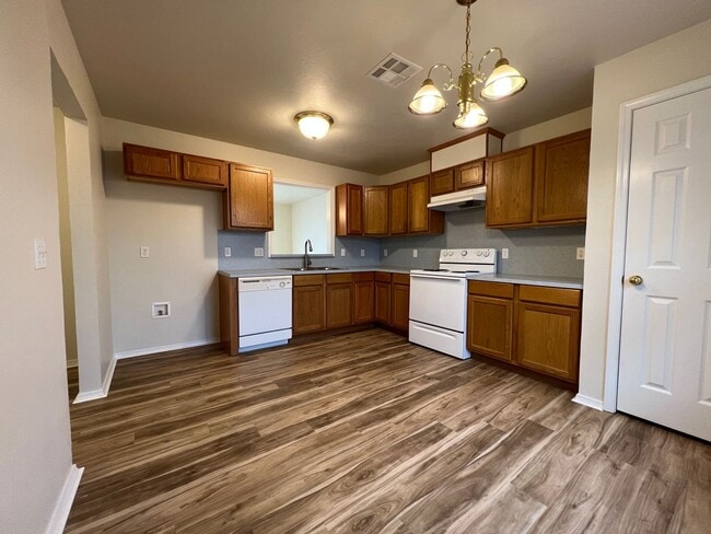 Building Photo - GEOTHERMAL Heat and Air! 3 Bedroom/2 Bathroom with attached 2 Car Garage