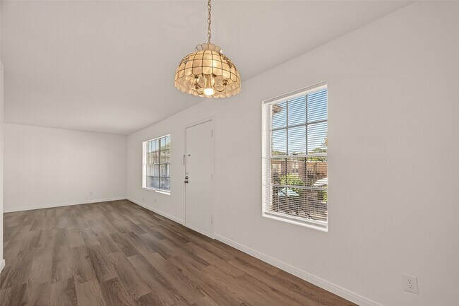 Building Photo - 5550 N Braeswood Blvd