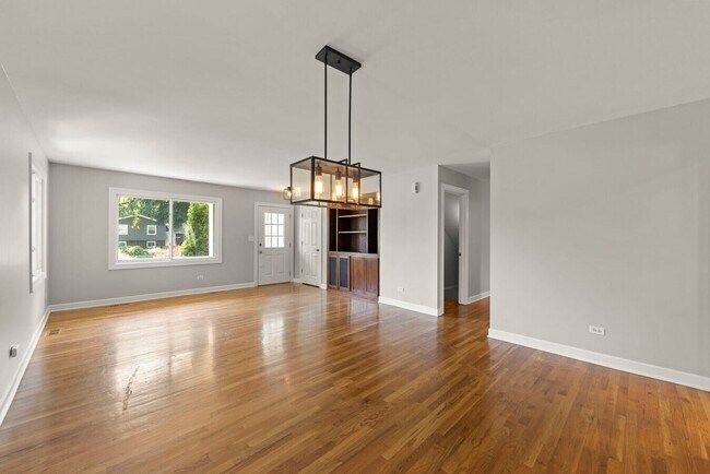 Building Photo - 10S160 Alma Ln