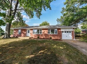 Building Photo - 8483 Hampstead Dr