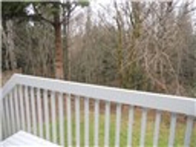 Building Photo - Spacious 3-Bed, 2-Bath Home with Private Y...