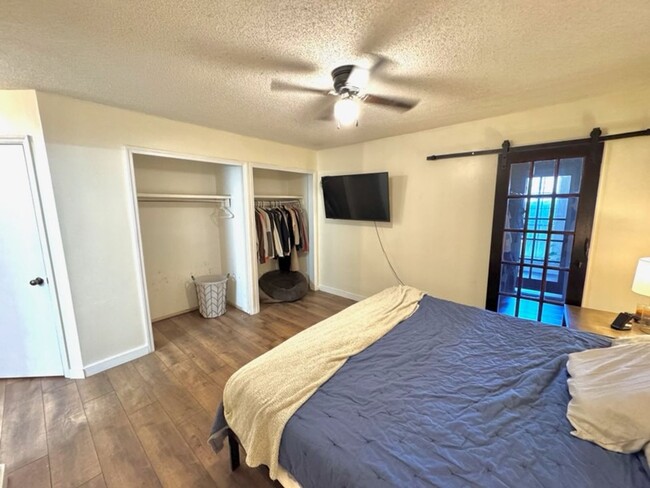 Building Photo - 4 bedroom 2 bathroom home in Hunters Chase...