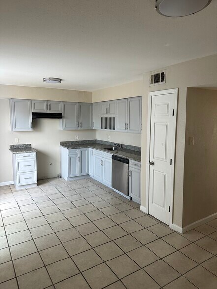 Building Photo - 3605 Jupiter Dr