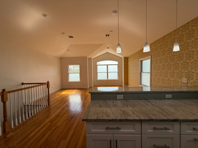 Building Photo - 398 Cator Ave