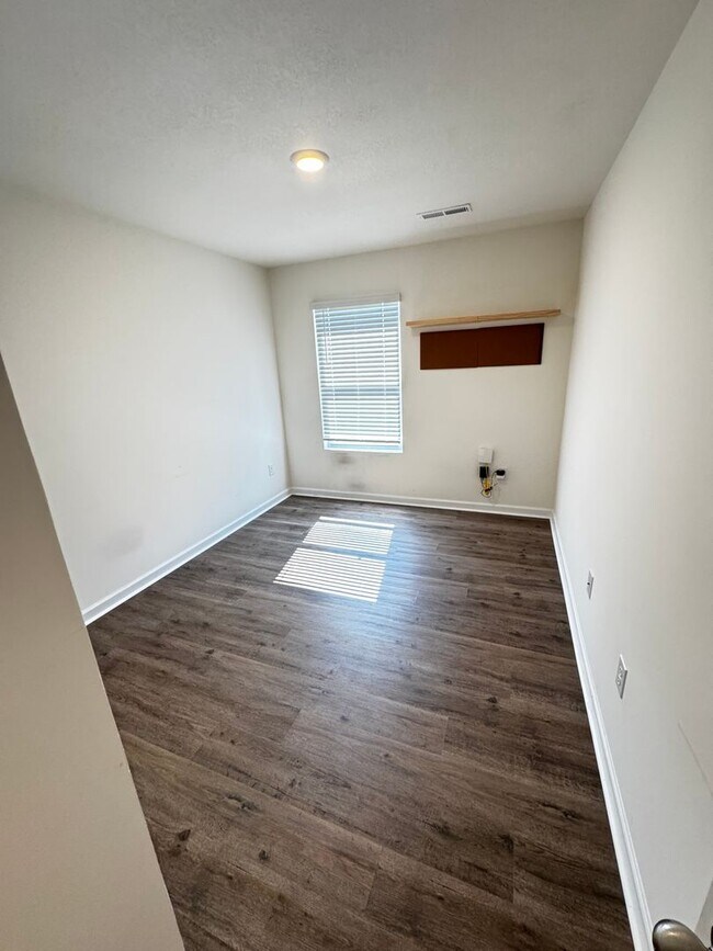 Building Photo - 1075 Hammett Rd