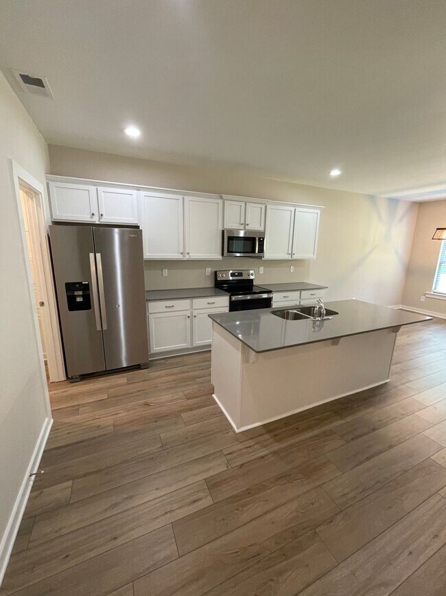 Building Photo - Home for Rent in Jasper, AL!!! Available to View with 48 Hour Notice!!! ***SIGN A 13 MONTH LEASE ...