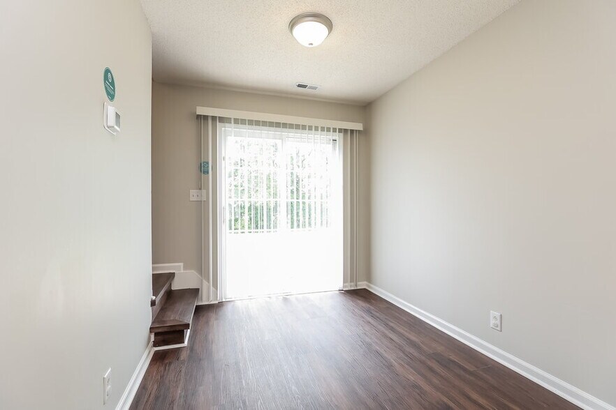 Building Photo - 1464 Rochester Dr