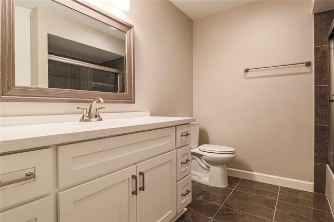 Building Photo - 2744 Briarhurst Dr