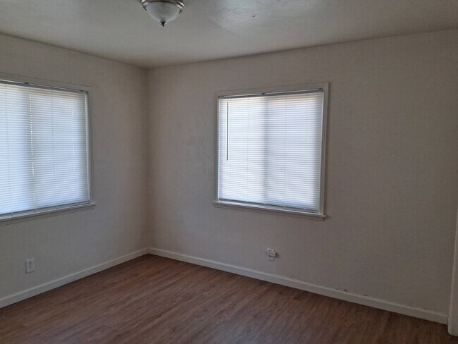 Building Photo - 614 Otis Ave