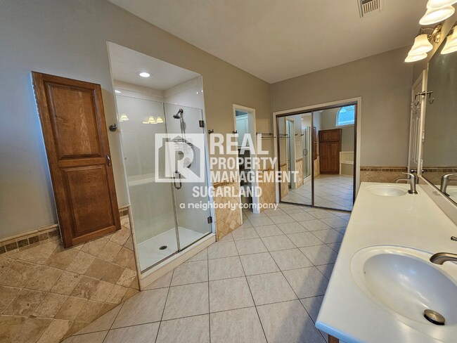 Building Photo - Elegant Living & Modern Comfort in Lexington Creek