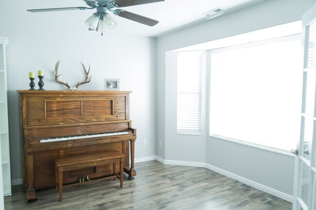 Formal living - 482 N 2580 W