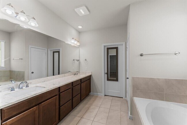Building Photo - 3850 Chapman Bluff Dr