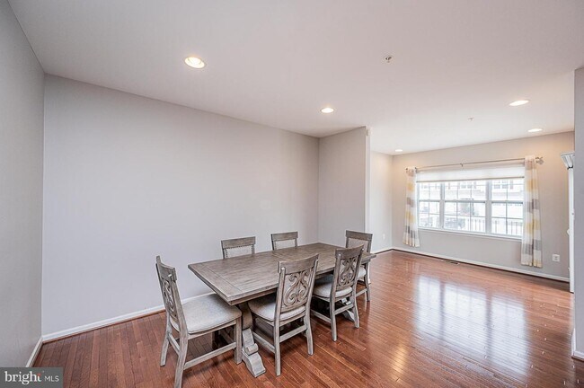 Building Photo - 6748 Green Mill Way