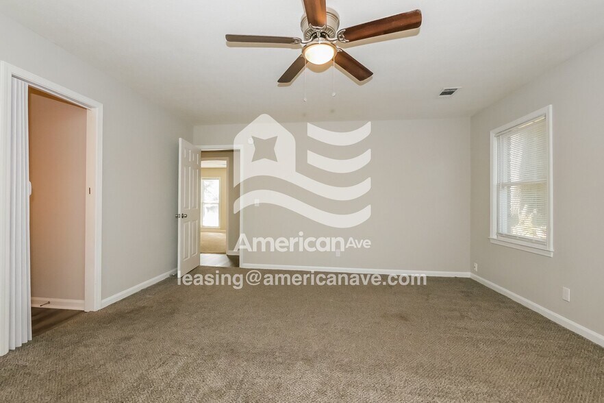 Building Photo - 4302 Castlewood Pkwy
