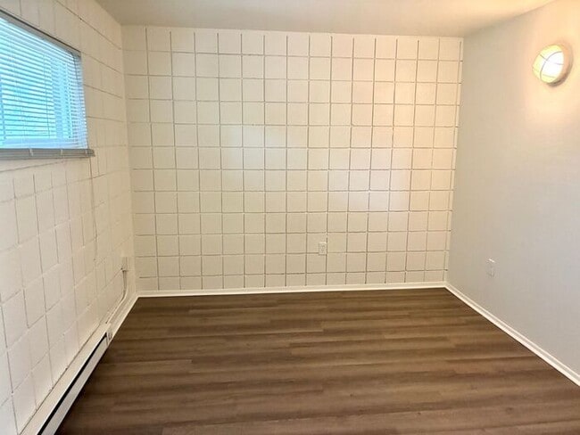 Building Photo - MOVE IN SPECIAL! FIRST 2 WEEKS FREE!!! 1 B...