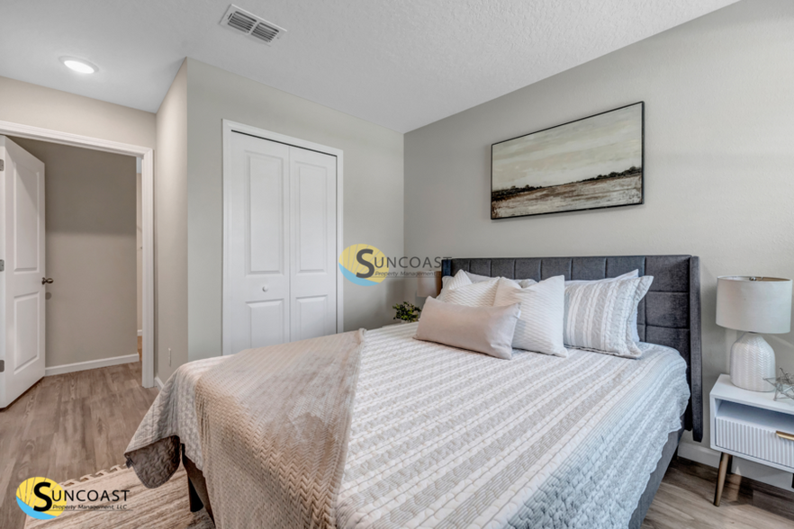 Building Photo - 6433 Breezy Oaks Wy