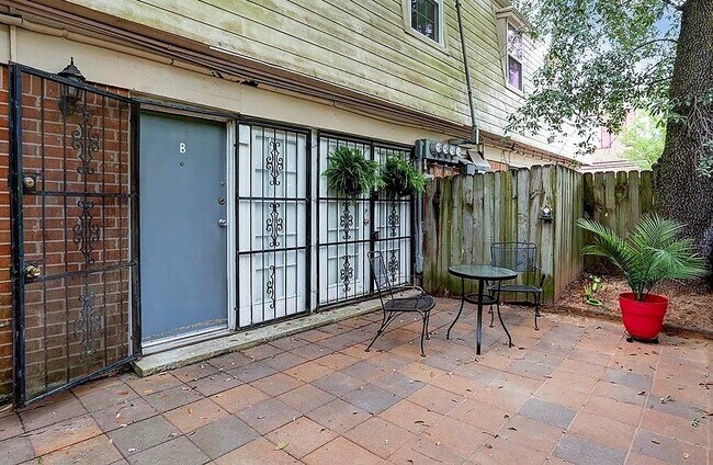 Building Photo - 5215 Arboles Dr