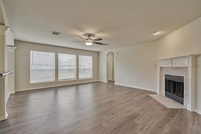 Building Photo - 511 Elm Ridge Dr