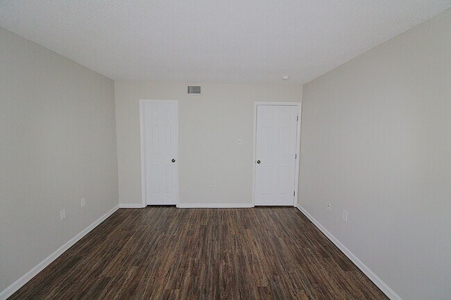 Building Photo - 1 Bedroom Condo in South Park