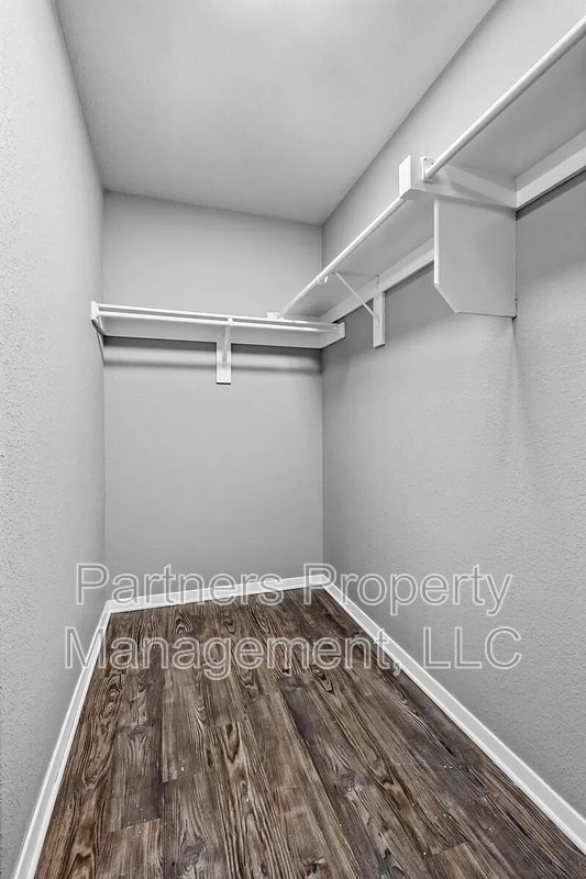 Building Photo - 236 E Anabranch Ct