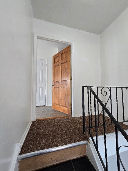 Building Photo - 222 Lockart Terrace