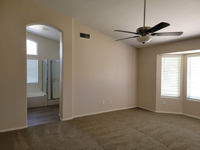 Building Photo - Updated 3 bed with 3-Garage in Bridlewood Subdivision