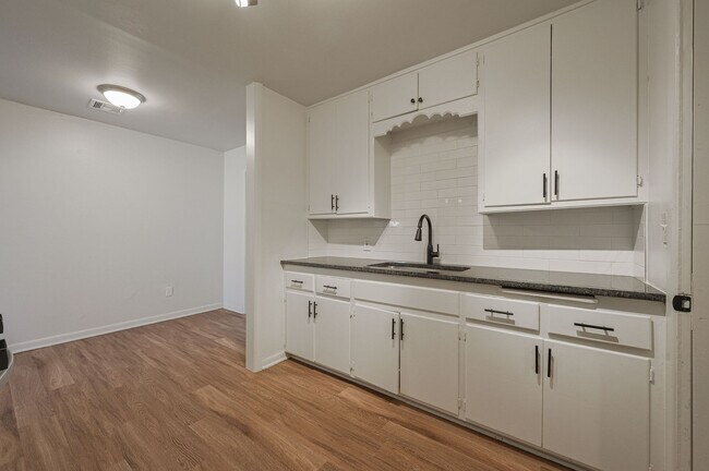 Building Photo - 5954 NW 35th St