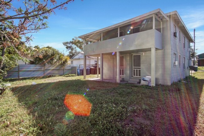 Building Photo - 1002 Avenue E