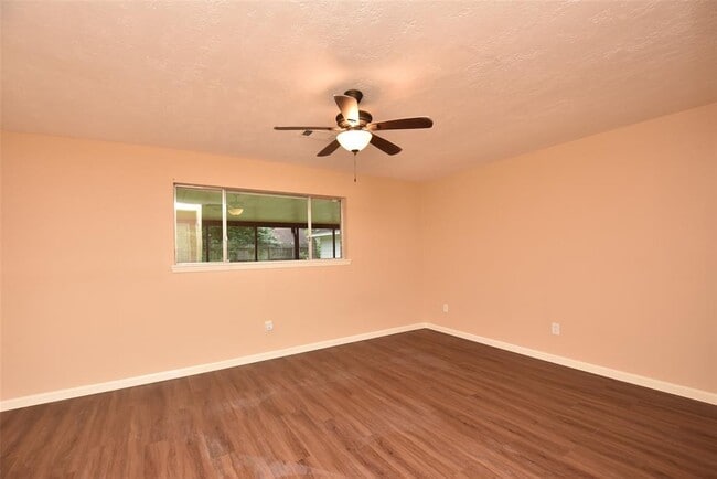 Building Photo - 2910 Colonial Dr