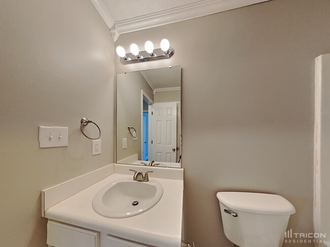 Building Photo - 1412 Grovewood Dr