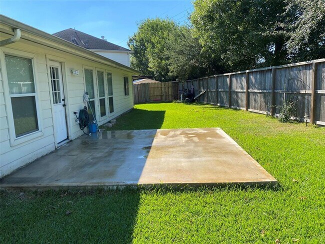 Building Photo - 15943 Breanna Ln