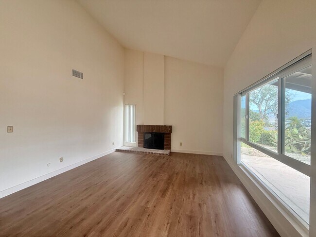 Building Photo - 10019 Canyonview Ct