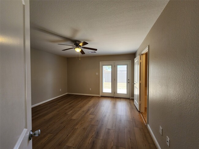 Building Photo - 22527 Cloverland Field Dr